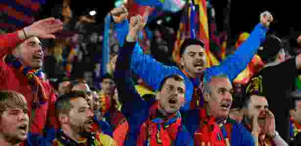 torcida do Barça - AFP PHOTO / LLUIS GENE - AFP PHOTO / LLUIS GENE