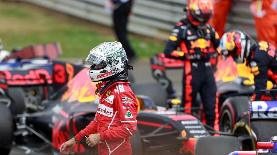 Sebastian Vettel deixa o carro após o Grande Prêmio da Inglaterra - Jason Cairnduff/Reuters