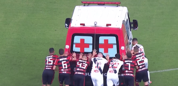 Jogadores de Fla e Vasco empurram ambulância no Mané Garrincha