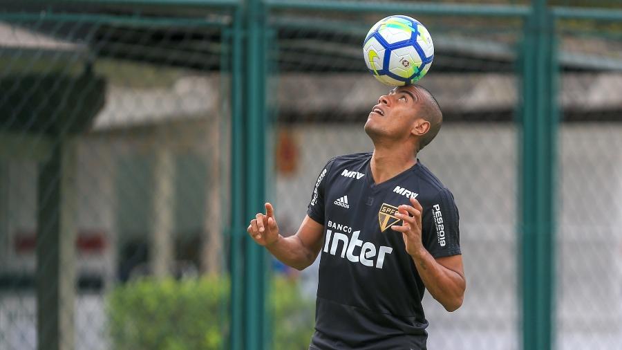 Lateral direito Régis durante passagem pelo São Paulo - Bruno Riganti/AGIF