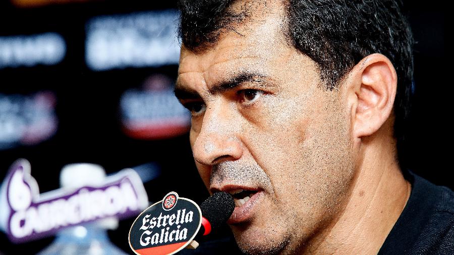 Técnico Fábio Carille comanda o Corinthians no confronto contra o Santos - 