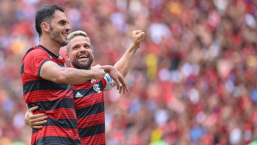 Rhodolfo e Diego comemoram gol do Flamengo - Thiago Ribeiro/AGIF