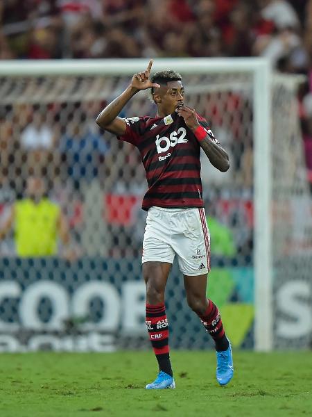 Bruno Henrique comemora gol do Flamengo contra o Ceará - Thiago Ribeiro/AGIF
