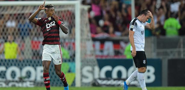 Campeonato Brasileiro | De virada, Flamengo faz 4 a 1 no Ceará no Maracanã e ergue a taça