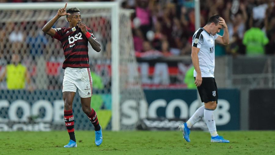 Bruno Henrique comemora gol do Flamengo contra o Ceará; atacante deve retornar ao time - Thiago Ribeiro/AGIF