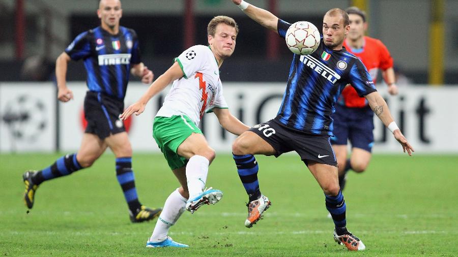 Wesley Sneijder na partida Inter de Milão 4 x 0 Werder Bremen pela Liga dos Campeões 2010/2011; holandês afirmou ter ido para festa com astros de Hollywood antes de jogo - Joern Pollex/Bongarts/Getty Images