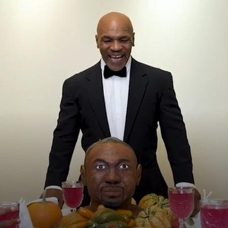 Mike Tyson comeu bolo com formato da cabeça de Roy Jones Jr. - Reprodução