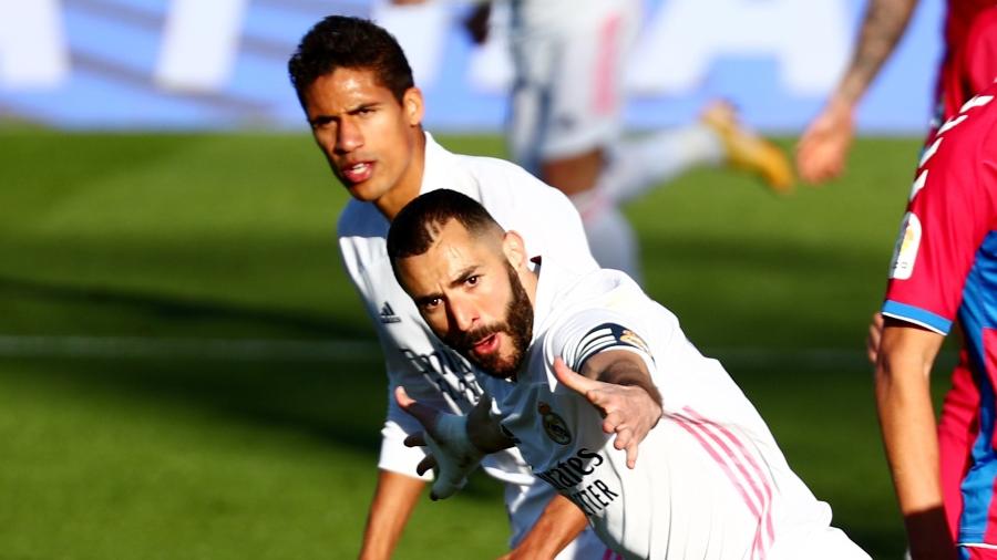 Benzema comemora gol do Real Madrid contra o Elche - REUTERS/Sergio Perez