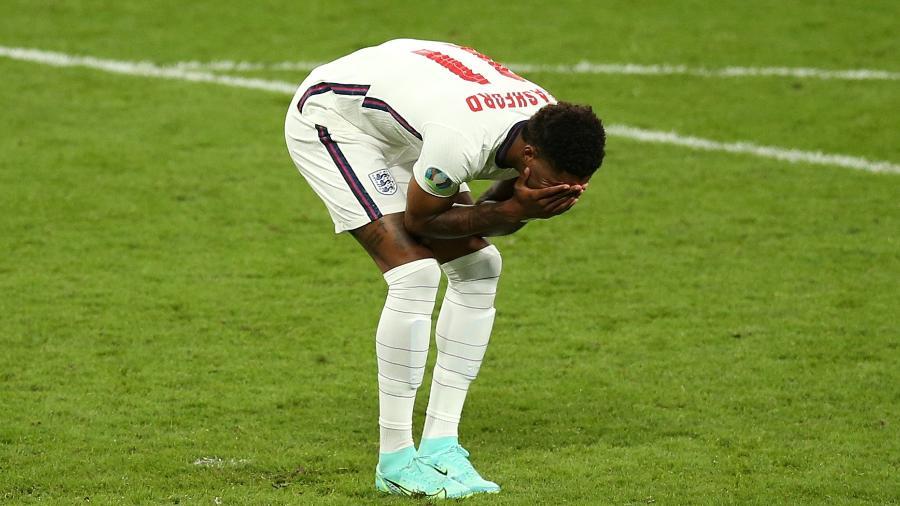 Marcus Rashford lamenta pênalti perdido na final da Eurocopa; atacante foi alvo de ataques racistas de um torcedor -  Alex Morton - UEFA/UEFA via Getty Images