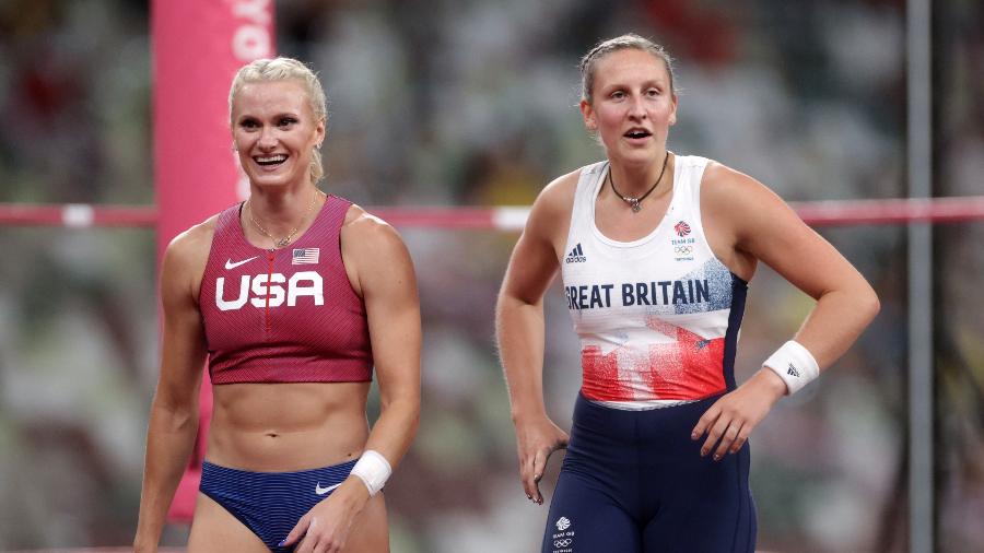 A britânica Holly Bradshaw (dir) e a norte-americana Katie Nageotte na final do salto com vara dos Jogos Olímpicos de Tóquio - REUTERS/Hannah Mckay
