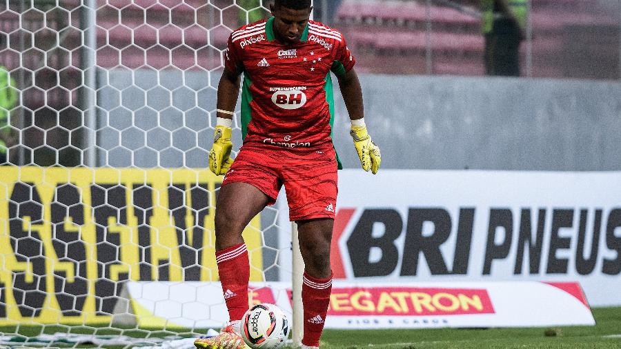 Goleiro Denivys em ação pelo Cruzeiro durante a partida contra o URT, pelo Campeonato Mineiro 2022 - Gustavo Aleixo / Cruzeiro / Divulgação