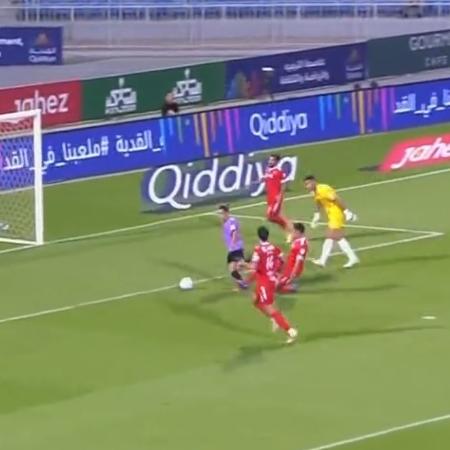 Atacante do Al-Hilal perdeu gol feito na partida contra o Al Wehda - Reprodução