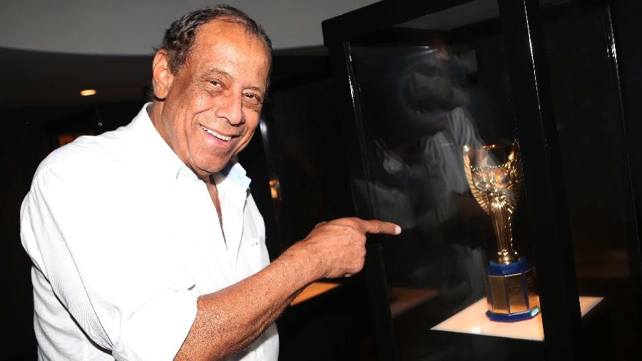 Carlos Alberto Torres em visita ao museu da CBF, em 2015 - Rafael Ribeiro/CBF
