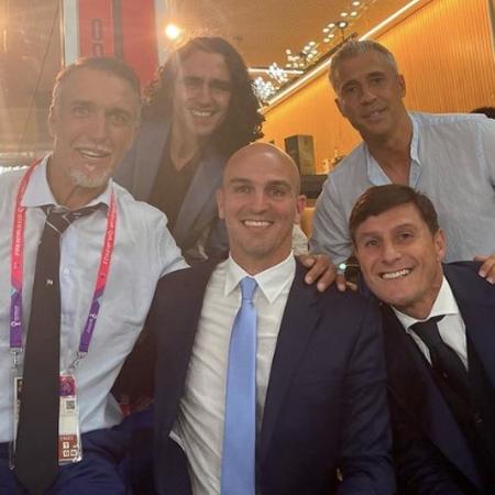 Os ex-jogadores Batistuta, Sorín, Cambiasso, Crespo e Zanetti na Copa do Qatar - Reprodução/Instagram