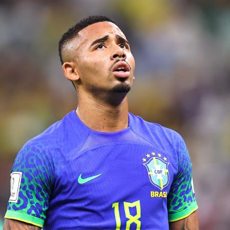 Gabriel Jesus sentiu a lesão depois que foi substituído em Brasil x Camarões - Robbie Jay Barratt - AMA/Getty Images