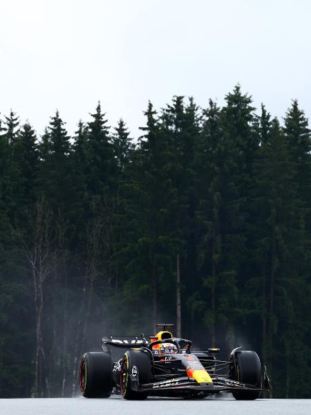Max Verstappen durante a classificação para a corrida sprint da Áustria - Mark Thompson/Getty Images