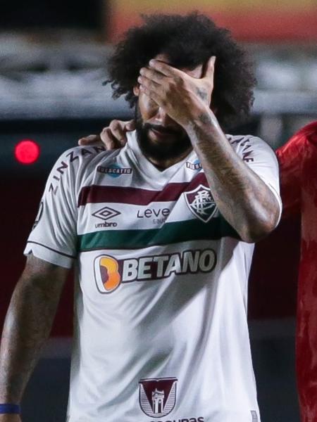 Marcelo se lamenta após pisão em Luciano Sánchez durante Argentinos Juniors x Fluminense - Daniel Jayo/Getty Images