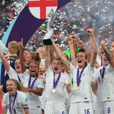 Jogadoras da Inglaterra celebram título da Eurocopa feminina de 2022