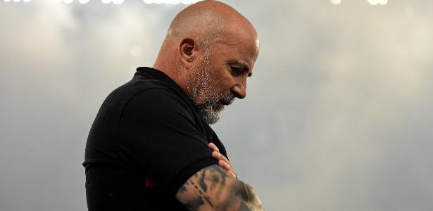 Vitória contra o líder dá sobrevida a Sampaoli e muda ânimo no Flamengo