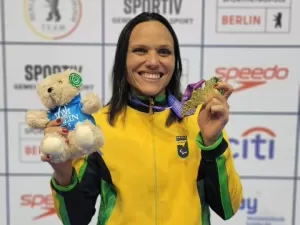 Natação: Carol Santiago quebra recorde mundial nos 50m livre