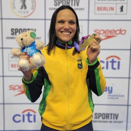 Carol Santiago celebra medalha de ouro no World Series, em Berlim, na Alemanha