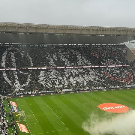 Mosaico na torcida do Corinthians na Neo Química Arena - Pedro Ungheria/UOL