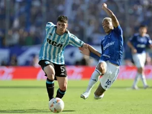 Cruzeiro joga só no segundo tempo e Racing ganha a Sula com justiça 