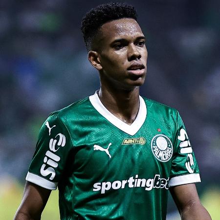 Estêvão em ação durante Palmeiras x Bahia, duelo do Brasileirão Estêvão em ação durante Palmeiras x Bahia, duelo do Brasileirão