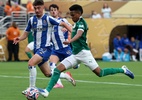 Palmeiras joga melhor, vê Porto fazer cera, mas perde gols inacreditáveis