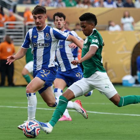 Estêvão finaliza contra o Porto: Palmeiras é destaque Estêvão finaliza contra o Porto: Palmeiras é destaque