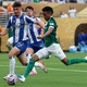 Palmeiras joga melhor, vê Porto fazer cera, mas perde gols inacreditáveis