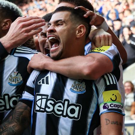 Volante inaugurou o placar e sofreu pênalti que gerou 2 a 0 para seu time; John não jogou