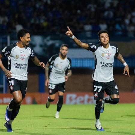 Lingard comemora gol do Corinthians contra o Barra-SC, na Ressacada