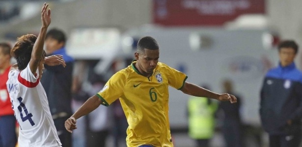 Rogério foi titular da seleção brasileira no mundial sub-17, no Chile, ano passado - Rafael Ribeiro/CBF