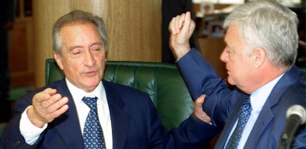 Eugênio Figueredo (à esquerda) acusou Ricardo Teixeira (à direita) de comandar propinas na Conmebol entre 2013 e 2014 - AFP