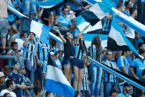 Inspirado No Borussia Gremio Estreita Laco Com Torcida E Ajuda Organizadas 08 04 2016 Uol Esporte