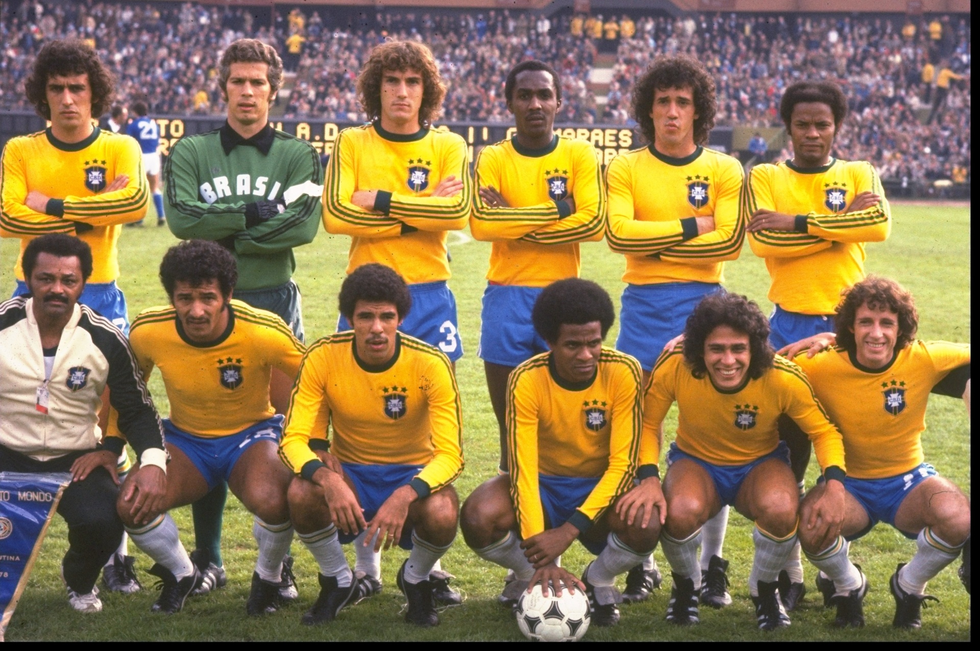 selecao-brasileira-antes-da-partida-contra-a-italia-na-decisao-do-terceiro-lugar-da-copa-do-mundo-de-1978-na-argentina-1487977130623_1920x1275.jpg