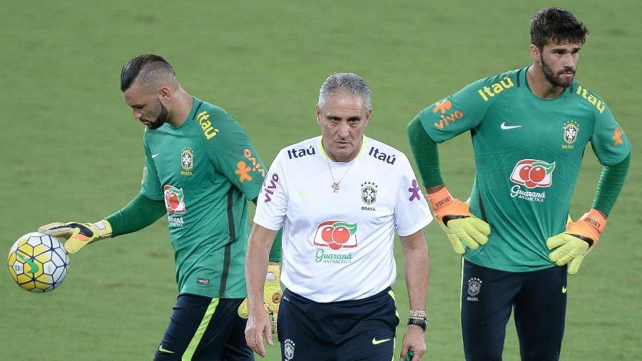 Alisson e Weverton com a companhia de Tite na seleção - Pedro Martins/MoWa Press