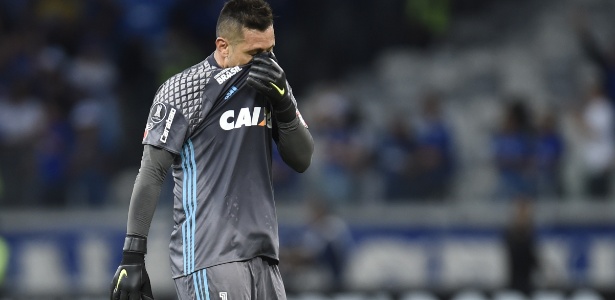 O goleiro Diego Alves lamentou a eliminação do Flamengo na Copa Libertadores - DOUGLAS MAGNO / AFP