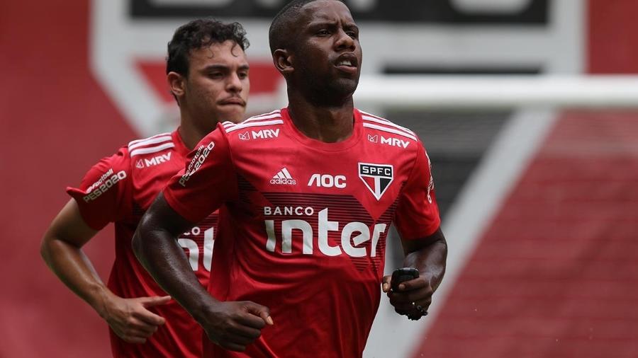 Jonas Toró, atacante do São Paulo, se recupera de problema clínico com a fisioterapia do clube - Rubens Chiri/saopaulofc.net