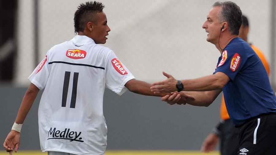 Santos x Ceará: o técnico santista Dorival Junior conversa com Neymar durante partida em 2010 - Adriano Vizoni/Folhapress