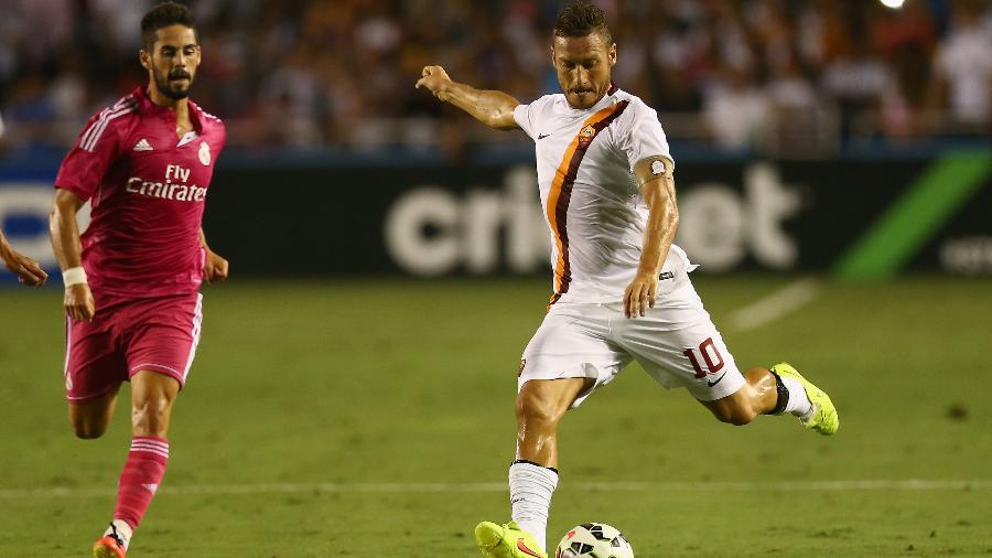 O ex-capitão e ídolo da Roma, Francesco Totti jogando contra o Real Madrid  - Ronald Martinez/Getty Images