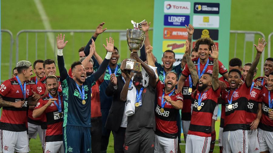 Jogadores do Flamengo comemoram título da Taça Guanabara após partida contra o Volta Redonda - Thiago Ribeiro/AGIF