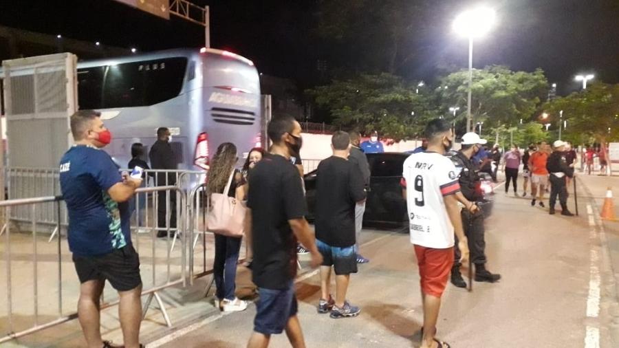 Poucos torcedores foram ao Maracanã para apoiar os times na final - Alexandre Araújo / UOL Esporte