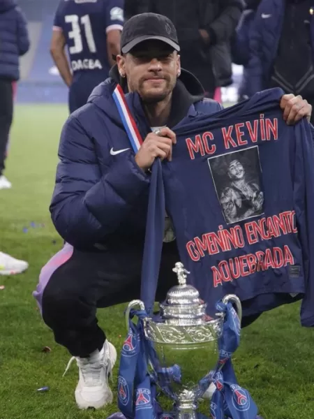 Significado de Joga Bola por MC Kevin