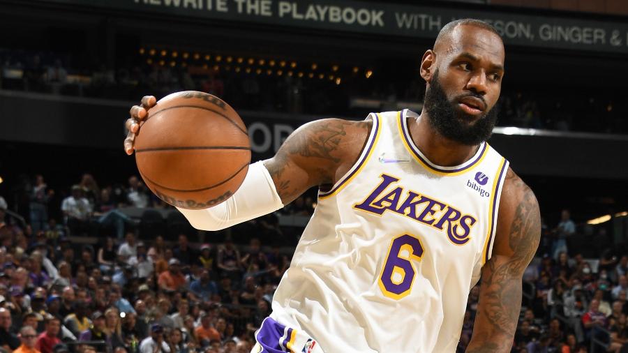 LeBron: Quem é o homem que não pegou celular para filmar recorde