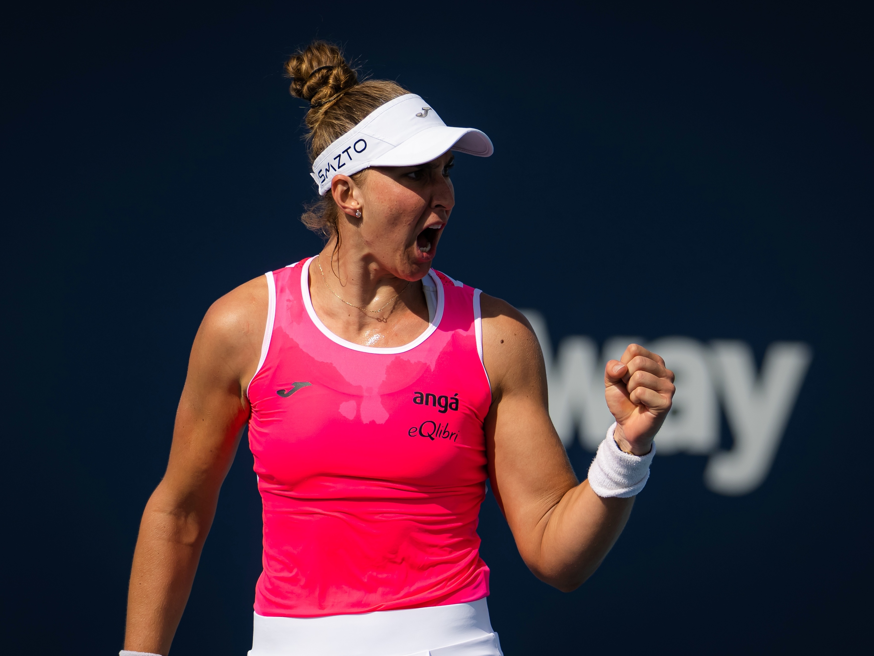 Em jogo com dois pneus, Bia Haddad Maia vence em três sets na estreia em  Miami