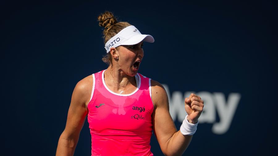 25.3.22 - Beatriz Haddad Maia celebra vitória contra Maria Sakkari, da Grécia - Robert Prange/Getty Images