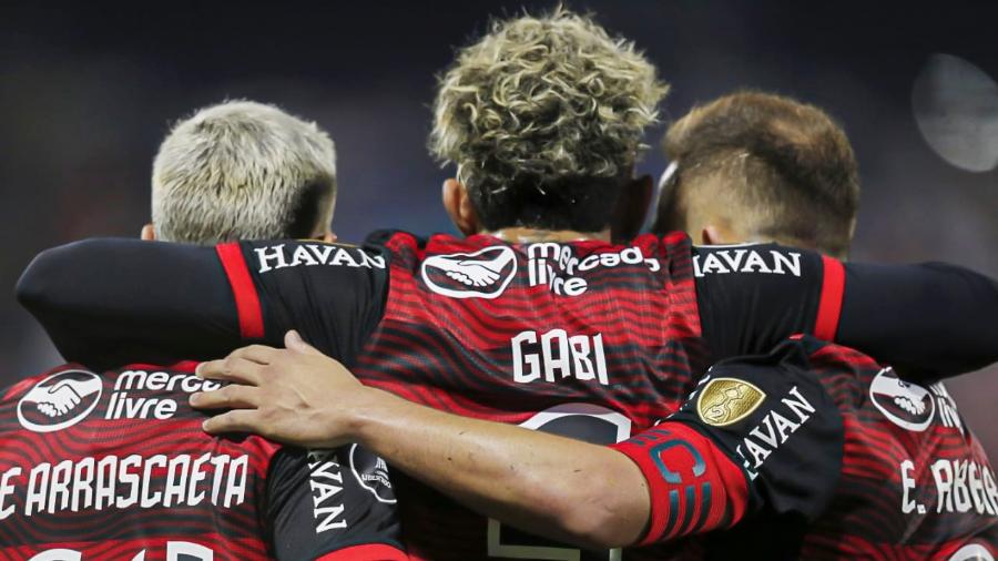 Arrascaeta, Gabigol e Éverton Ribeiro comemoram gol do camisa 9 do Flamengo sobre a U. Catolica - Gilvan De Souza / Flamengo