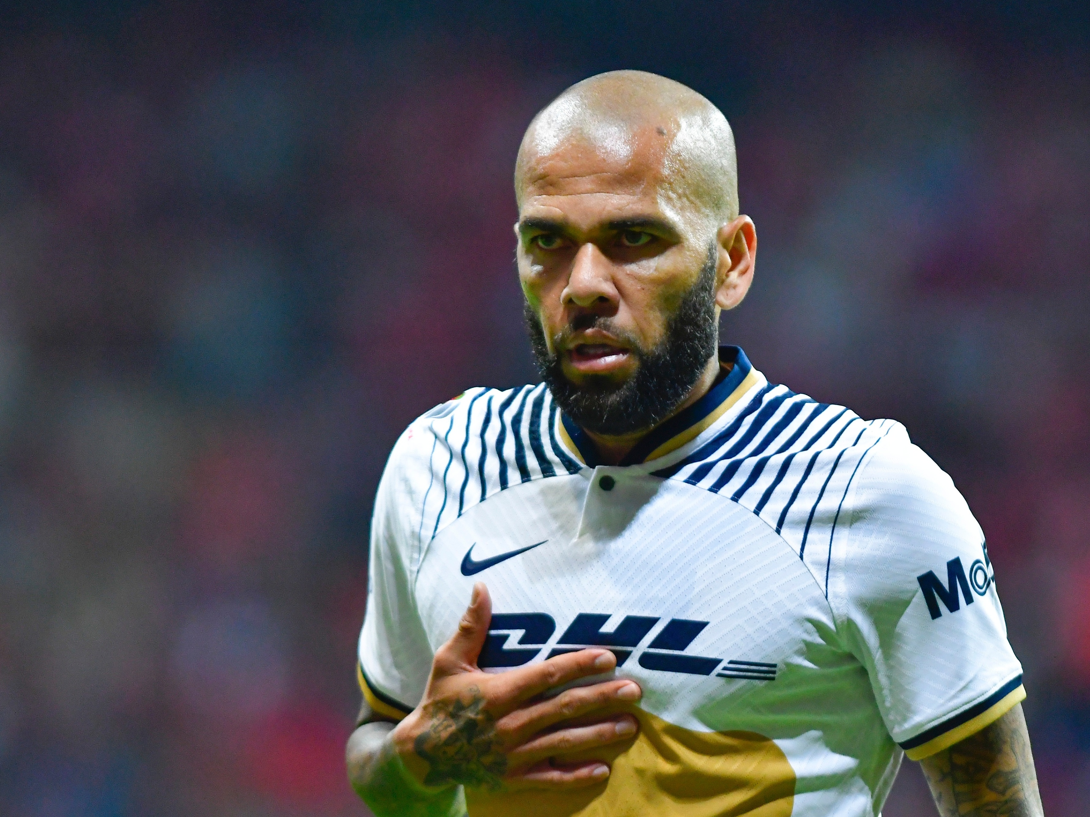 Convocação de Daniel Alves é piada de mau gosto de Tite na briga pelo Hexa